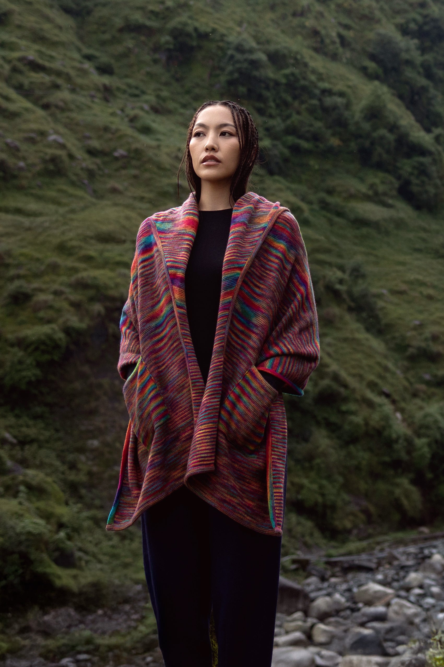 Cape tricotée multicolore en laine